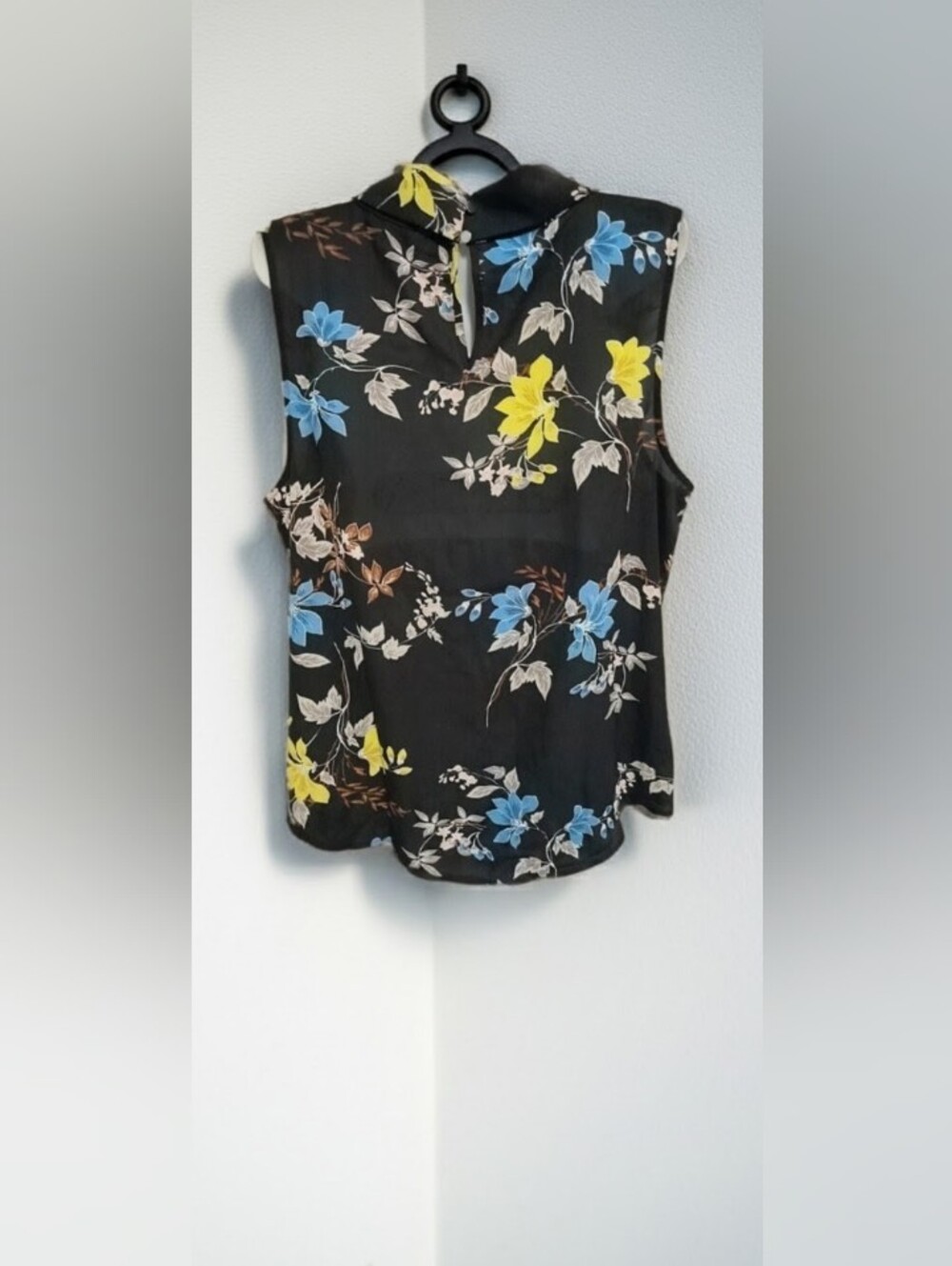 Apt 9 Sleeveless Black Floral Mock Neck Top - Picture 4 of 6